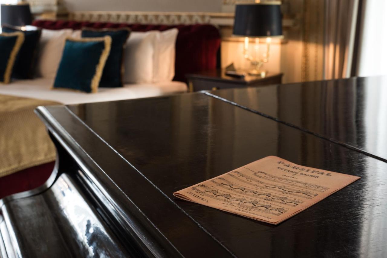 Grand Hotel Et Des Palmes Палермо Екстер'єр фото Piano in the hotel
