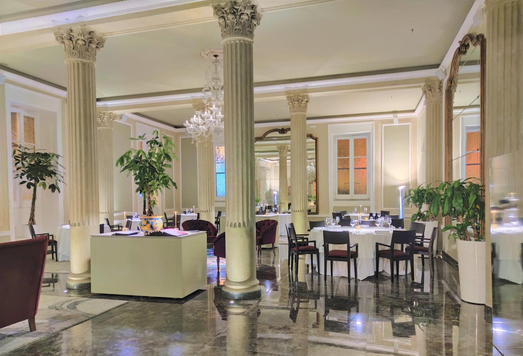 Grand Hotel Et Des Palmes Палермо Екстер'єр фото The restaurant in 2019